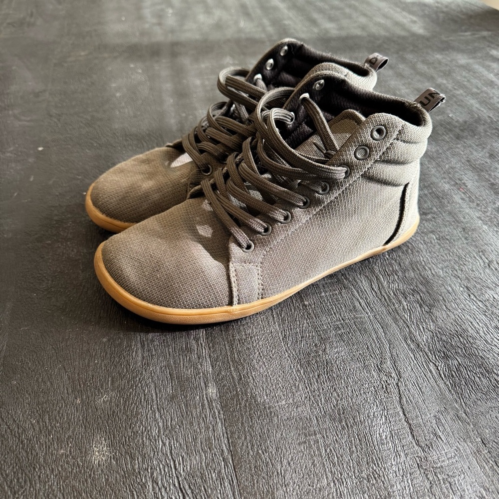 Feelgrounds high top barefoot sneakers